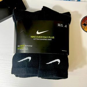 NIKE EVERYDAY PLUS COTTON CUSHIONED CREW DRI-FIT TECHNOLOGY